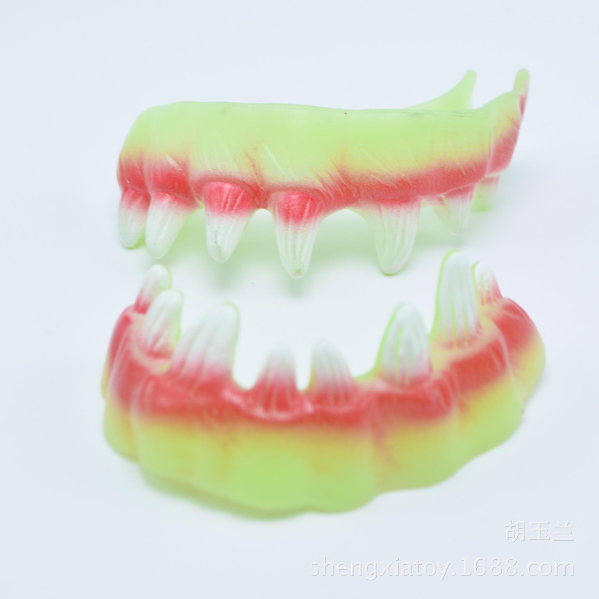 Cross-border best-selling Halloween costume props: Double-layer zombie luminous dentures, prank vampire dentures, and braces by Sheng Yi Application Scenario