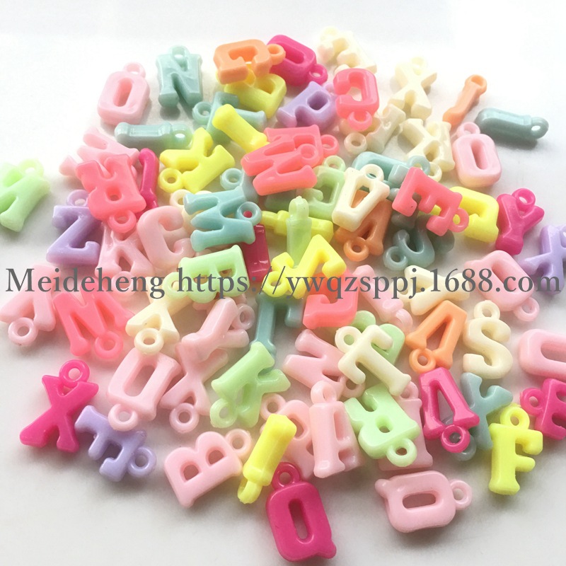 Plastic acrylic spring color hanging hole 26 English letter beads children's jewelry accessories clothing accessories Specification image