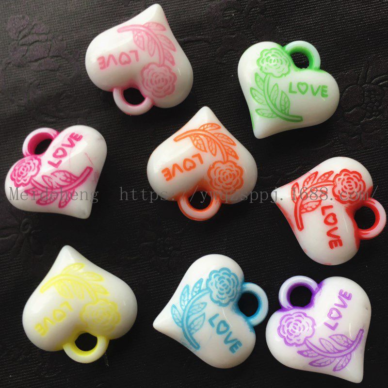 Yiwu Meideheng handmade beaded accessories and ornaments materials: colorful washed beads, flowers, heart-shaped fish, candy beads Application Scenario