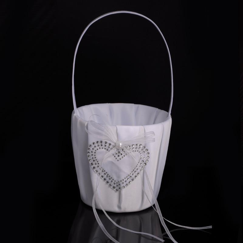 Wedding product manufacturer directly supplies Western-style wedding supplies set, wedding three-piece set, ring pillow, feather sign-in pen, sign-in book wholesale Application Scenario