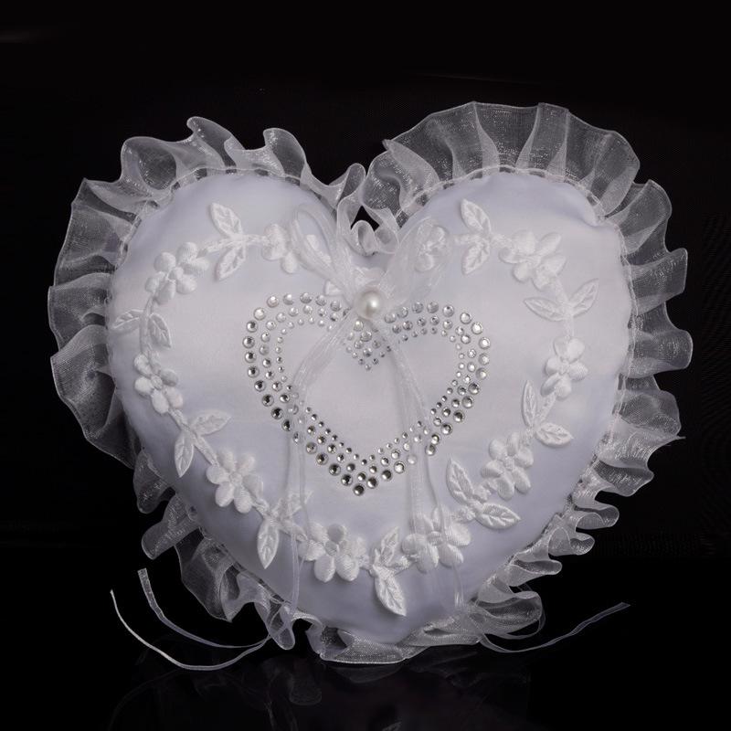 Wedding product manufacturer directly supplies Western-style wedding supplies set, wedding three-piece set, ring pillow, feather sign-in pen, sign-in book wholesale Specification image