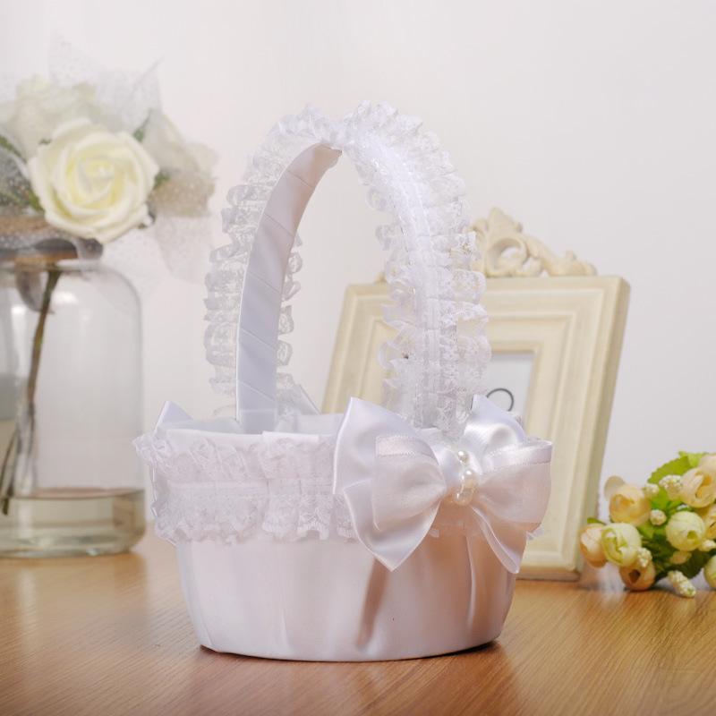 Western-style wedding, white lace trim, creative bow, bride's wedding candy basket, flower boy scattering flowers, wedding props details Picture