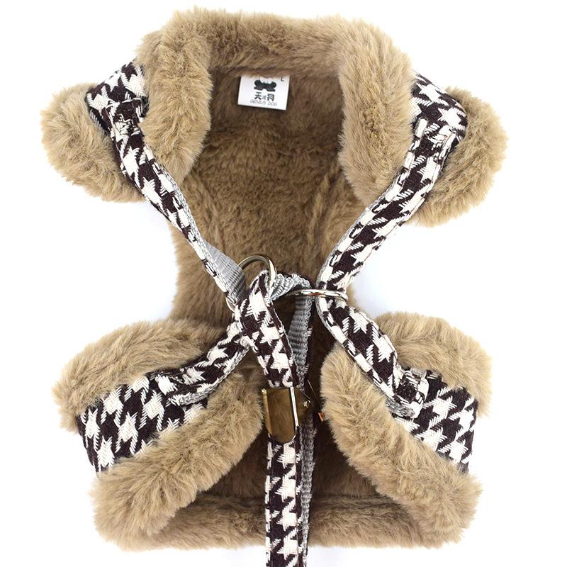 Winter new pet chest strap retractable teddy dog leash warm pet leash wholesale Application Scenario