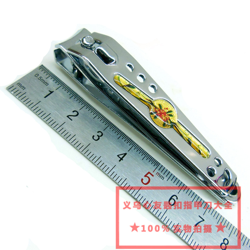 Large gold rubber nail clippers, large flat-mouthed nail clippers with ears, night market stalls, two-yuan general merchandise, yuan wholesale Application Scenario