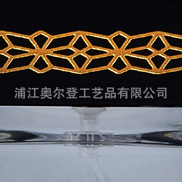 Sandblasted gold-plated polished essential oil bottle, creative mini black k9 crystal perfume bottle, square spray packaging bottle Application Scenario