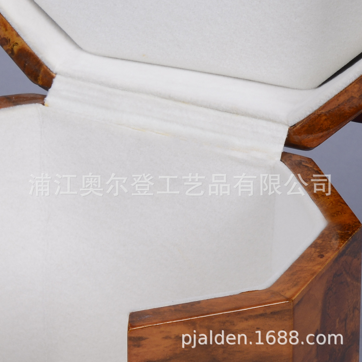 Octagonal flip lid split-opening wooden box packaging, lacquered and printed wooden wine box wholesale, essential oil wooden box customization Application Scenario