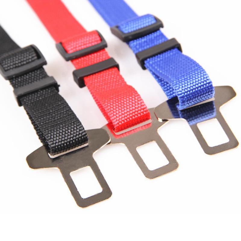 Factory direct sales of pet car safety belts for dogs and cats, car safety sockets, retractable and multi-color pet products Application Scenario