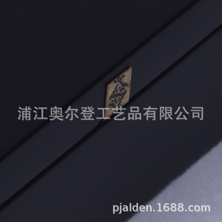 Glass lid essential oil wooden box, bird's nest packaging box, square piano lacquer density board packaging wooden box, custom-made Application Scenario