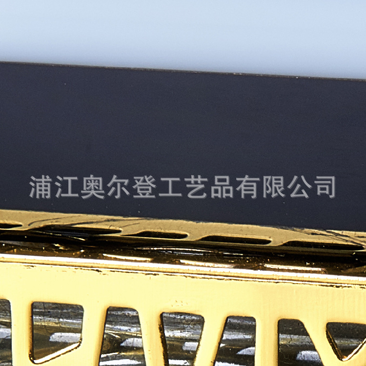 K9 Crystal black essential oil bottle custom-made metal inlaid glass perfume bottle 30ml car car perfume bottle Application Scenario