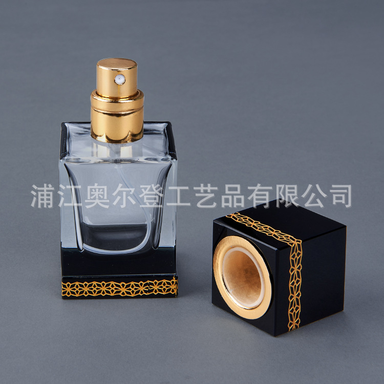 Sandblasted gold-plated polished essential oil bottle, creative mini black k9 crystal perfume bottle, square spray packaging bottle details Picture