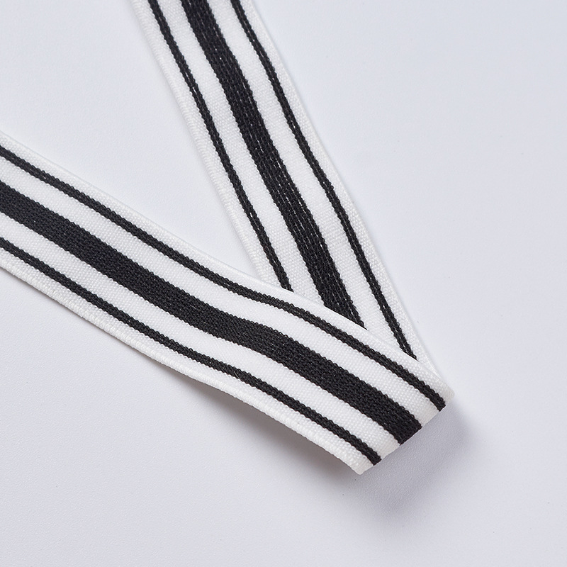 Wholesale of black and white striped shoulder-strap women's sports shockproof, rims, comfortable base, halter tops and chest pads Application Scenario