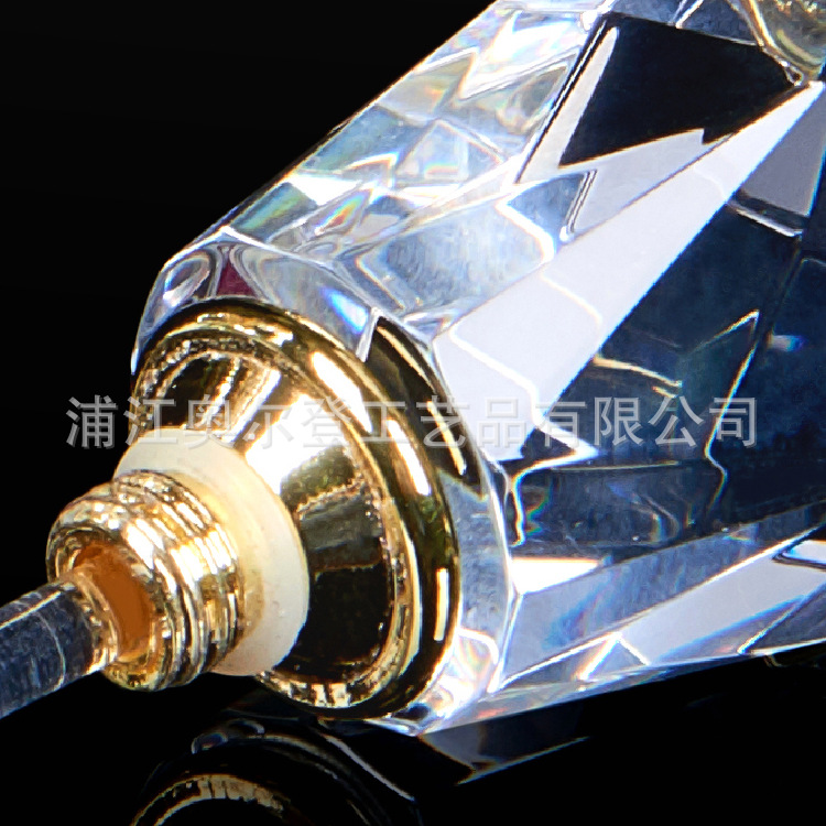 Donghai Crystal Middle East Perfume Bottle, 30ml Essential Oil bottle, Heart-shaped essence bottle, Aromatherapy bottle, Air outlet Perfume bottle Application Scenario