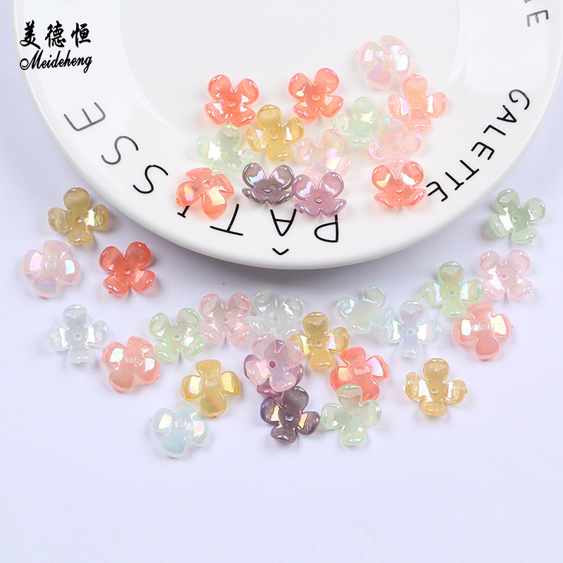 وتوزع قطع الكرز ذات الأربع بتات الأربع الصغيرة في أكيري، كريات العروس المتطابعة باليد، وهي قطع من قطع الكرز details Picture