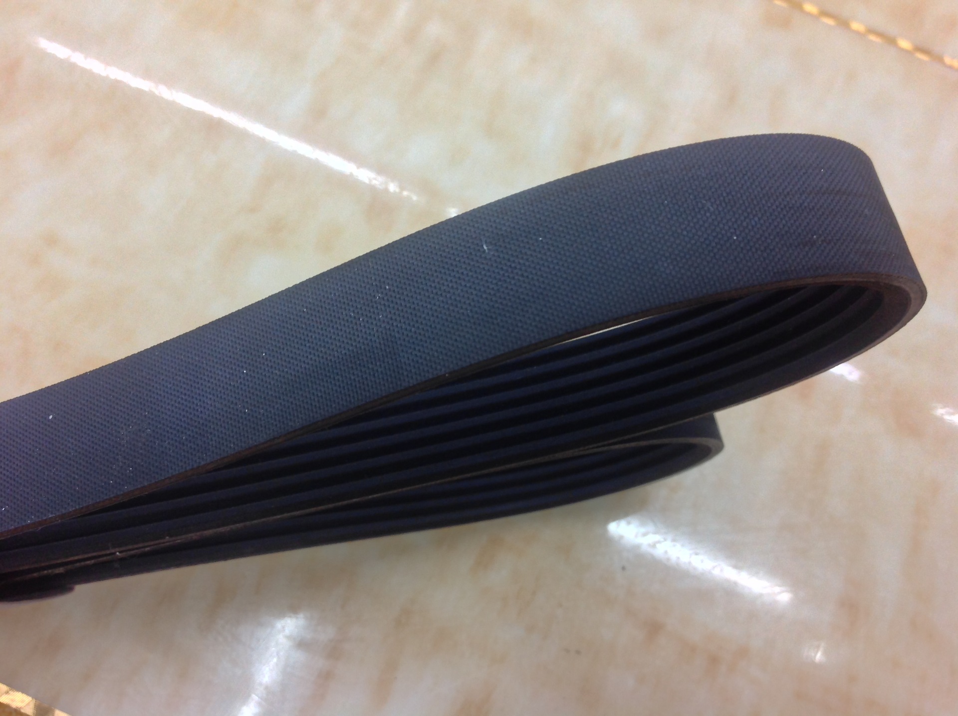 The leather strap of the third-generation hatchback/hatchback of Daihatsu Xiali is 13514-87711 91*19.05 Item Picture