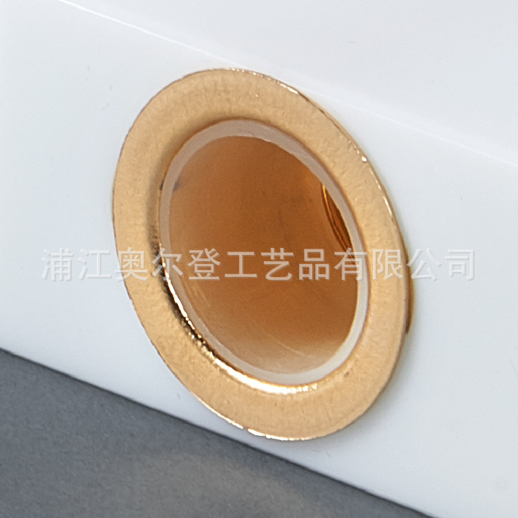 Wholesale car perfume bottles 50ml, square perfume bottles, custom K9 spray essential oil bottles, empty bottles, high-end Middle East Specification image