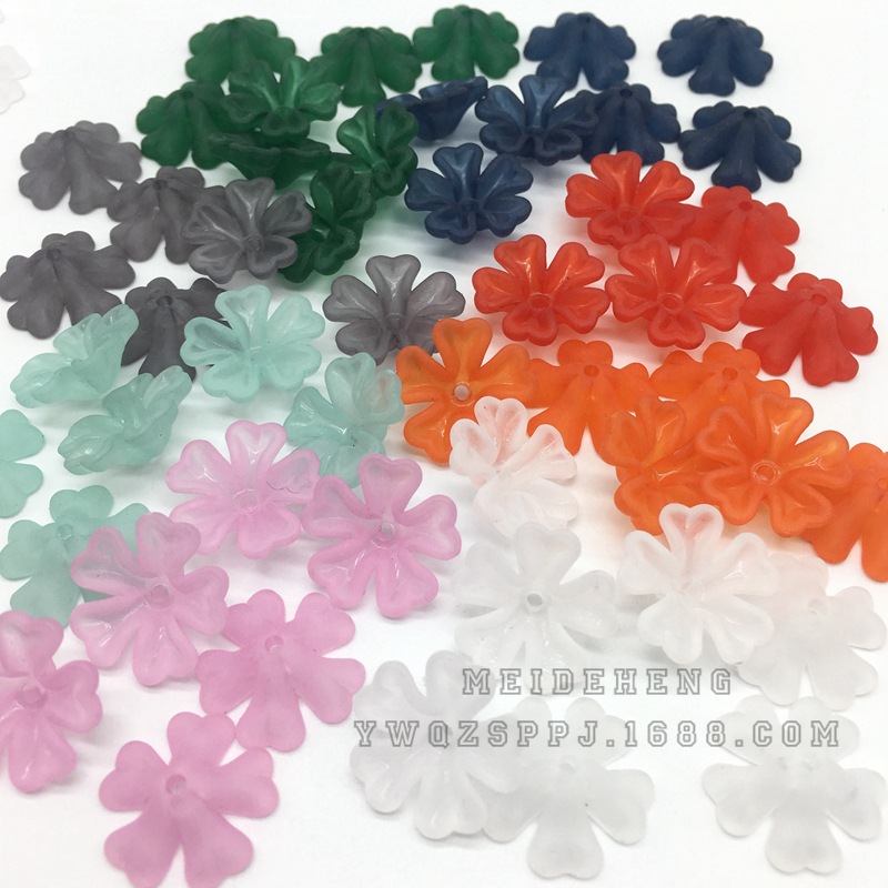 Ancient-style palace flower hairpins, lotus leaf flower acrylic frosted heart-shaped flower trays, bride's headwear, five-leaf flower hair accessories Application Scenario