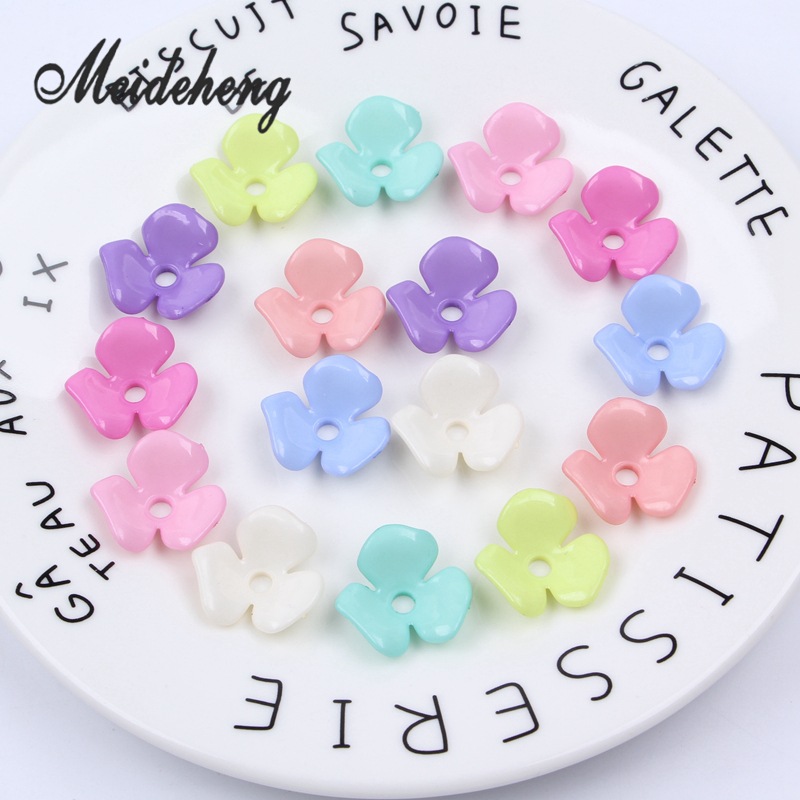 Handmade flower 22mm spring color series glossy surface three-leaf flower acrylic headwear and earrings accessory material wholesale Application Scenario