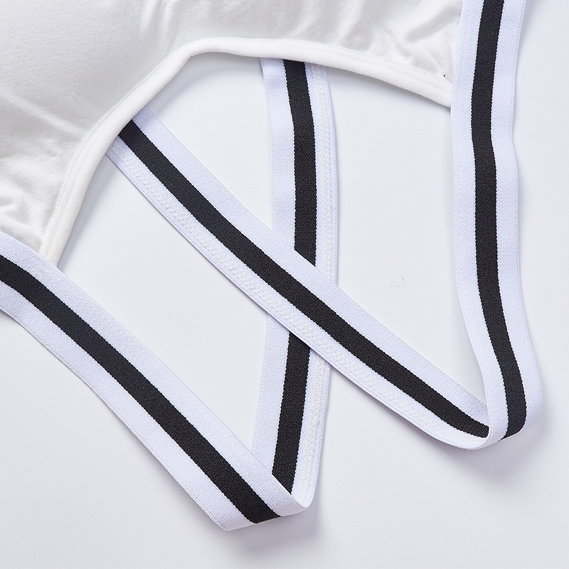 Running yoga shockproof short sports bra, black and white shoulder stripes with English letter shoulder straps, cross-shaped beautiful back vest Application Scenario