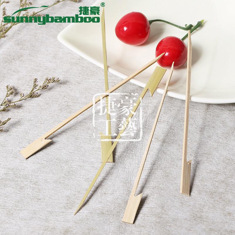 Portable outdoor barbecue bamboo skewers in various specifications, wholesale of bamboo skewers for oden, fruit skewers, hot dogs and sausages Application Scenario