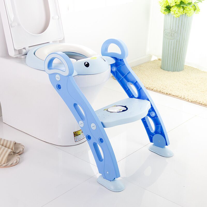 ويجلس الطفل ذو الحجم الكبير في مرحاض المرحاض، وسجل مرحاض مرحاض Specification image