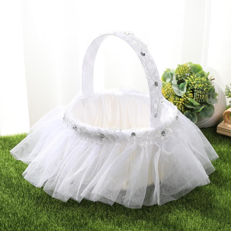 Wedding products, wedding products, wedding products, wedding products, Western-style creative wedding flower baskets, white lace trim, bridesmaid flower girls scattering flowers, small wedding supplies wholesale Application Scenario