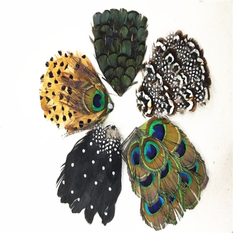 厂家直销 羽毛胸花饰品：天然羽毛。环保上色。手工制作，