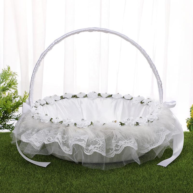 Wedding products, wedding products, wedding products, wedding products, wedding products, Western-style bamboo woven large flower baskets, Chinese wedding props, flower girls, bridesmaids scattering flowers, lace trim baskets, wedding supplies details Picture