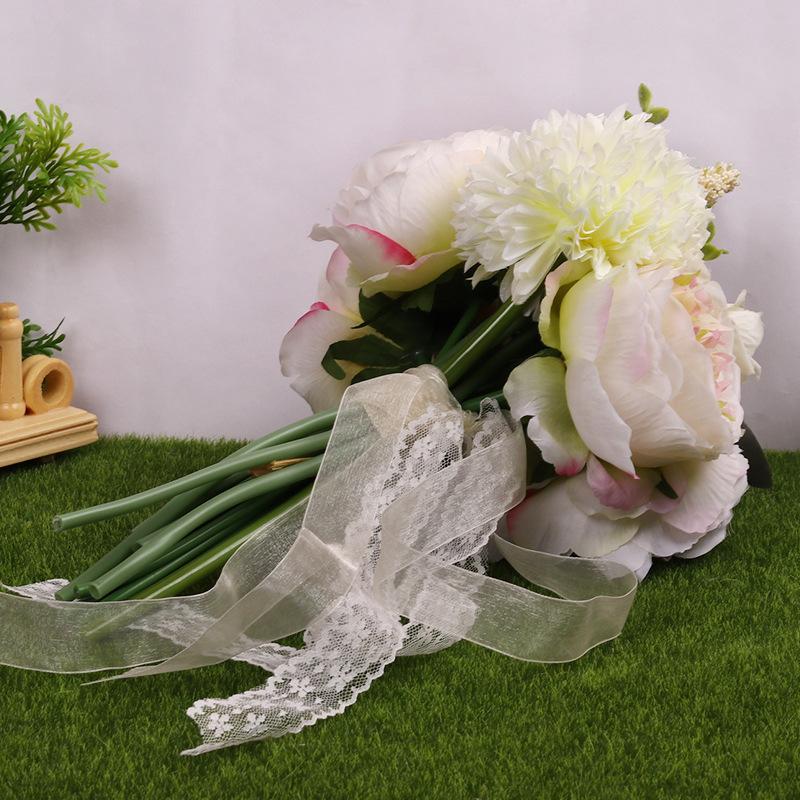 European and American creative wedding bouquets in outdoor style, realistic wedding bouquets for brides, wholesale of wedding supplies Application Scenario