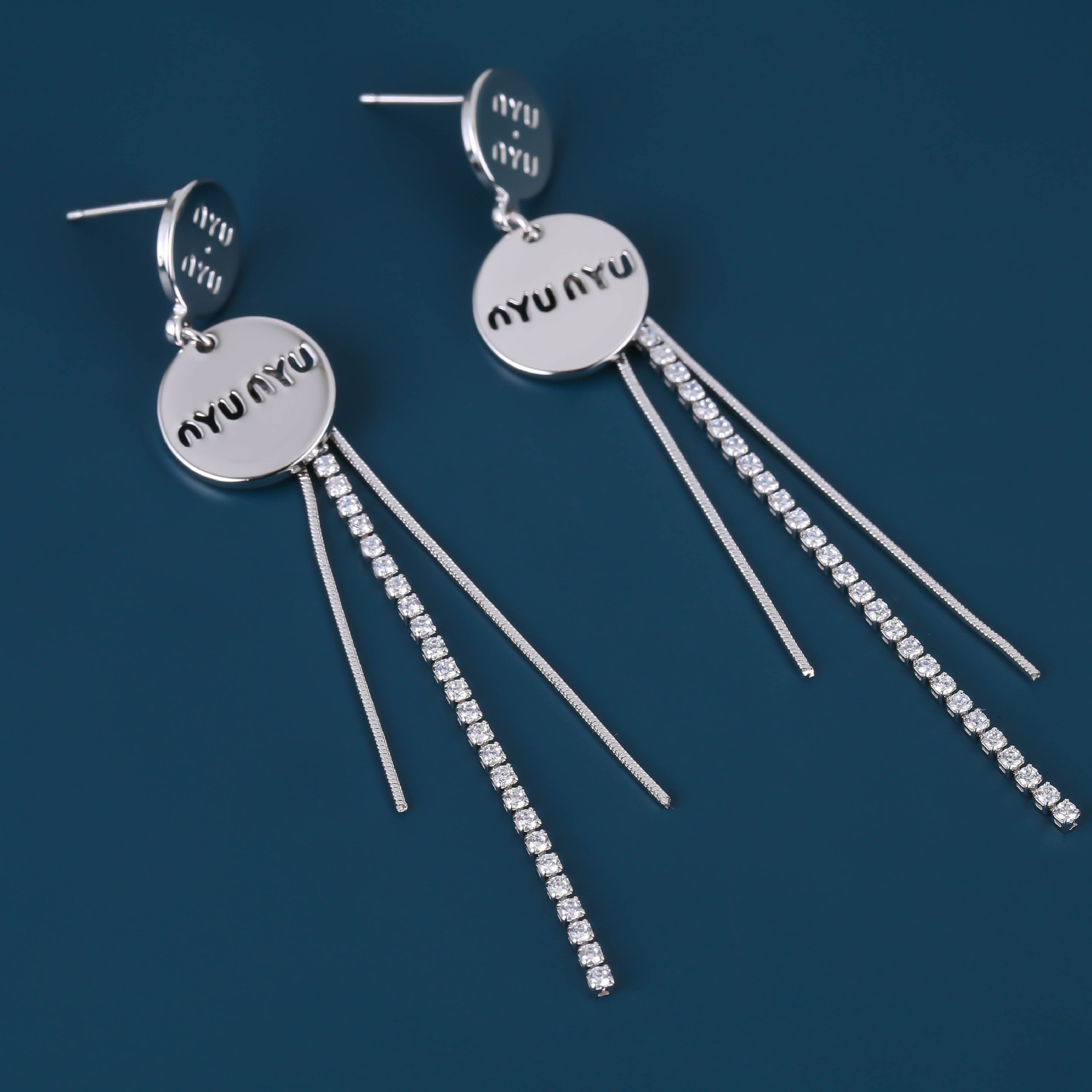 Dongdaemun, South Korea, offers creative geometric earrings, trendy tassel earrings for women, and a stylish 925 silver ear ring for wholesale from the manufacturer undefined