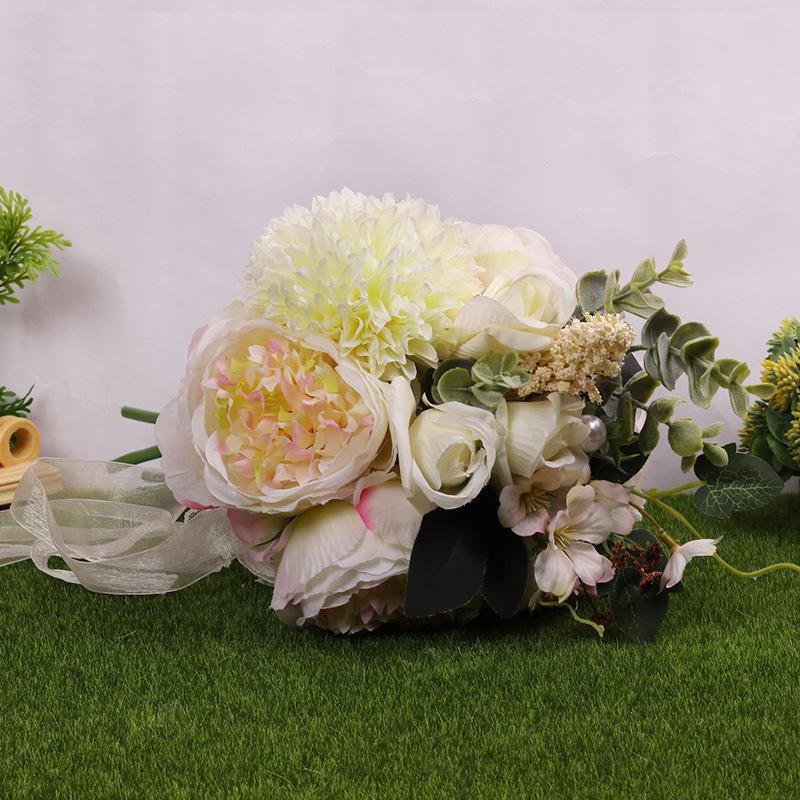European and American creative wedding bouquets in outdoor style, realistic wedding bouquets for brides, wholesale of wedding supplies Item Picture