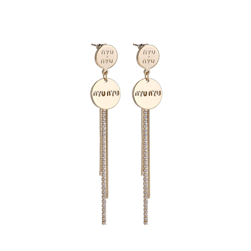Dongdaemun, South Korea, offers creative geometric earrings, trendy tassel earrings for women, and a stylish 925 silver ear ring for wholesale from the manufacturer Item Picture