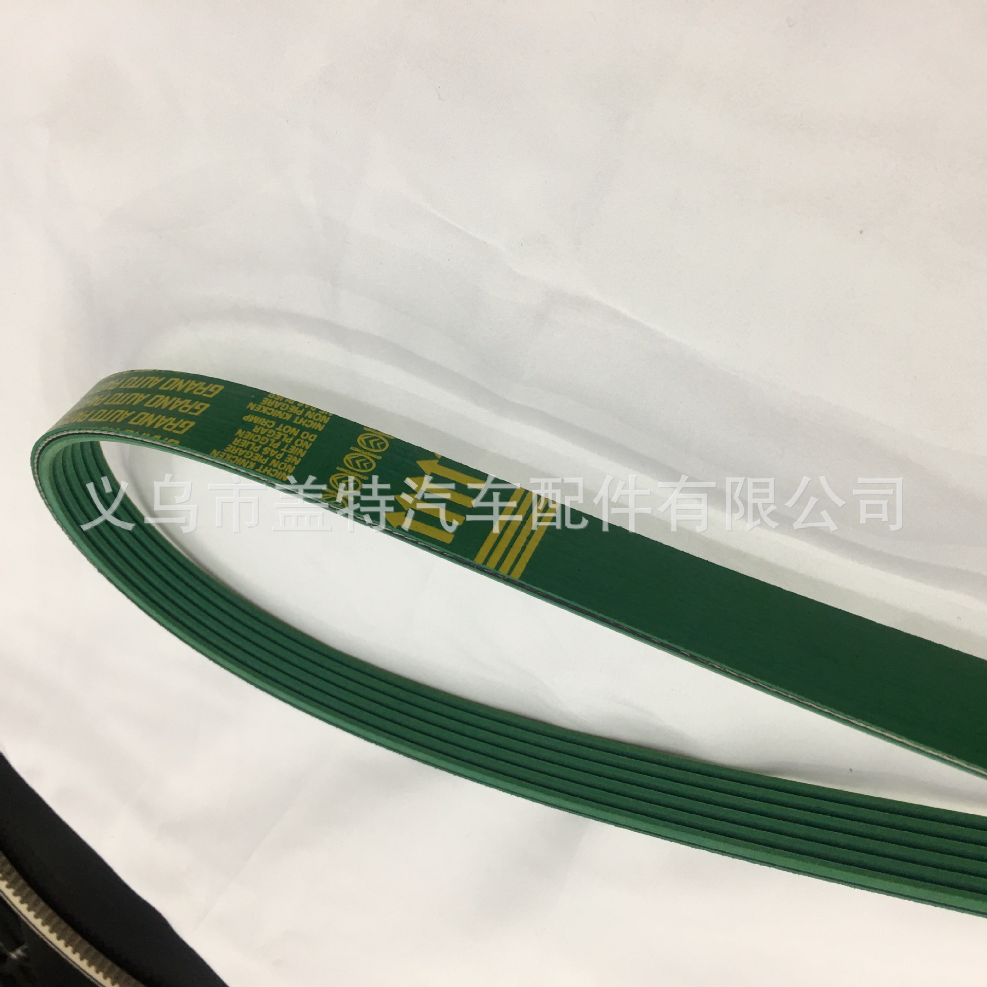 We supply all kinds of colored series multi-ribbed belts/V-belts, white cut belts and V-belts Item Picture