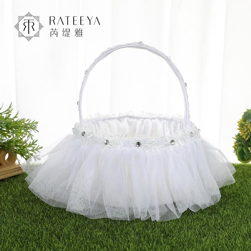 Wedding products, wedding products, wedding products, wedding products, Western-style creative wedding flower baskets, white lace trim, bridesmaid flower girls scattering flowers, small wedding supplies wholesale