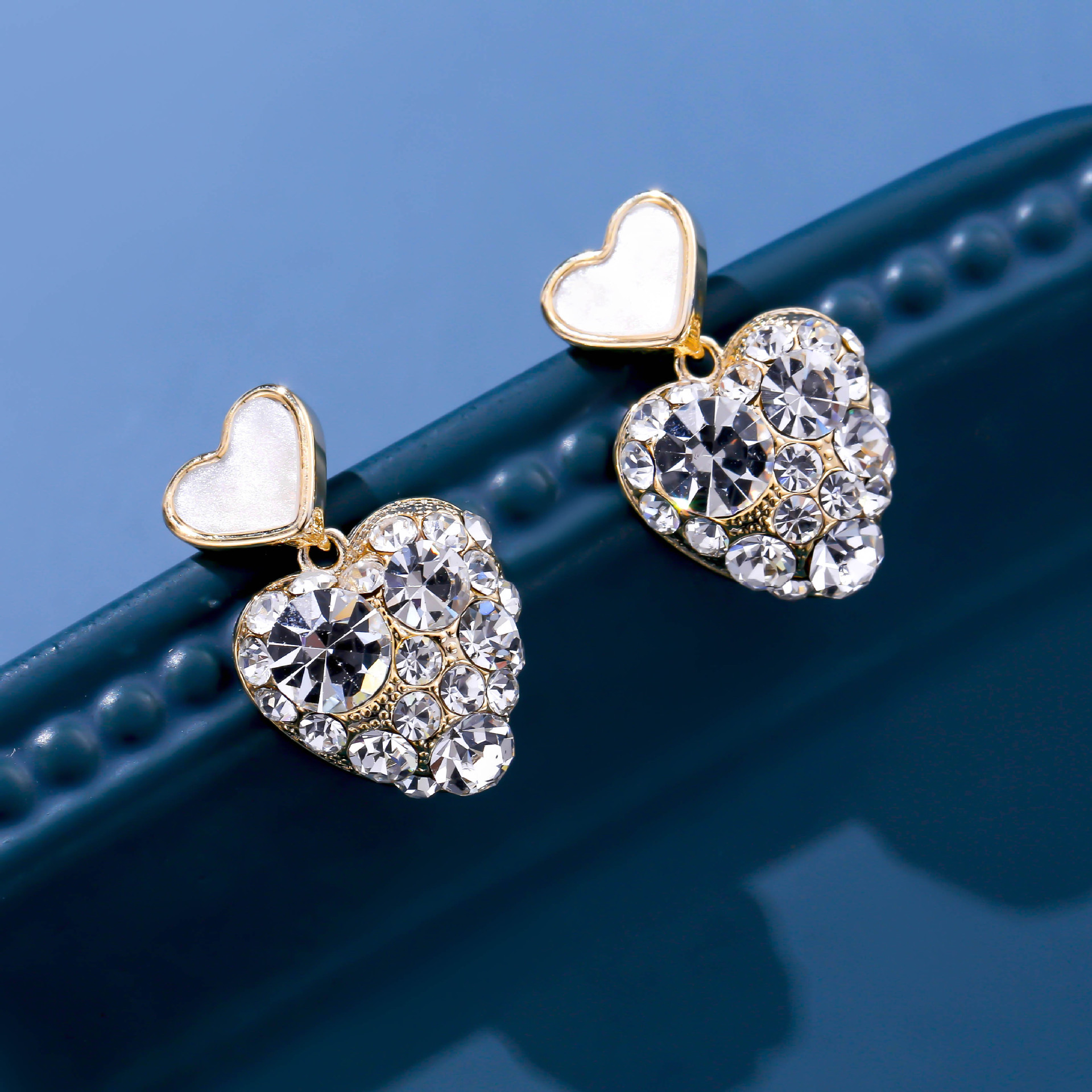 Dongdaemun, South Korea, offers a unique heart-shaped creative stud earrings for women, zircon earrings, and is a simple, fashionable and elegant ear accessory manufacturer for wholesale undefined