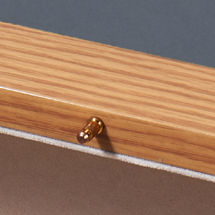 Sea cucumber and bird's nest wooden box for cosmetics, flip cover, European and American retro jewelry wooden box packaging box, flip cover processing and customization Application Scenario