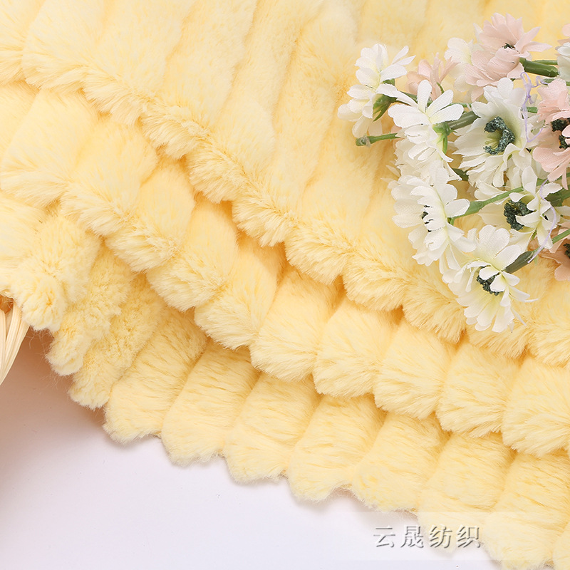 Customized super soft all-polyester cut-pit plush fabric, single-sided cut-pit plush fabric, pp plush, PV plush home wear and home textile fabric undefined