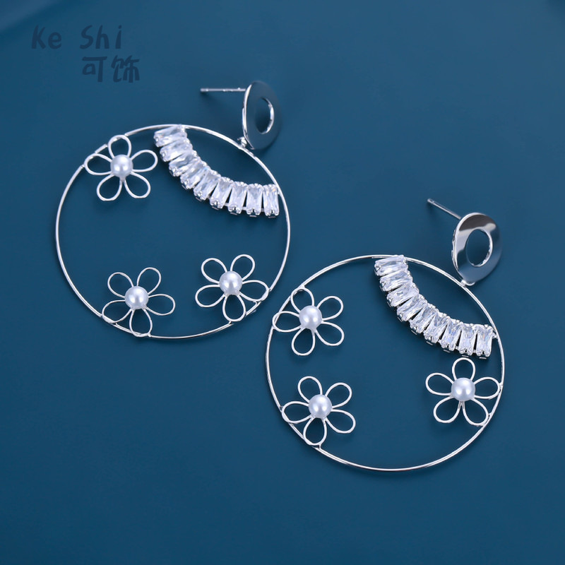 Wholesale of best-selling creative Korean-style flower earrings for women, 925 silver needle stud earrings, simple and retro ethnic style earrings from the manufacturer
