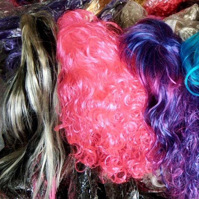 We have a wide range of low-priced wigs in stock for export, which are popular among Indian customers Application Scenario