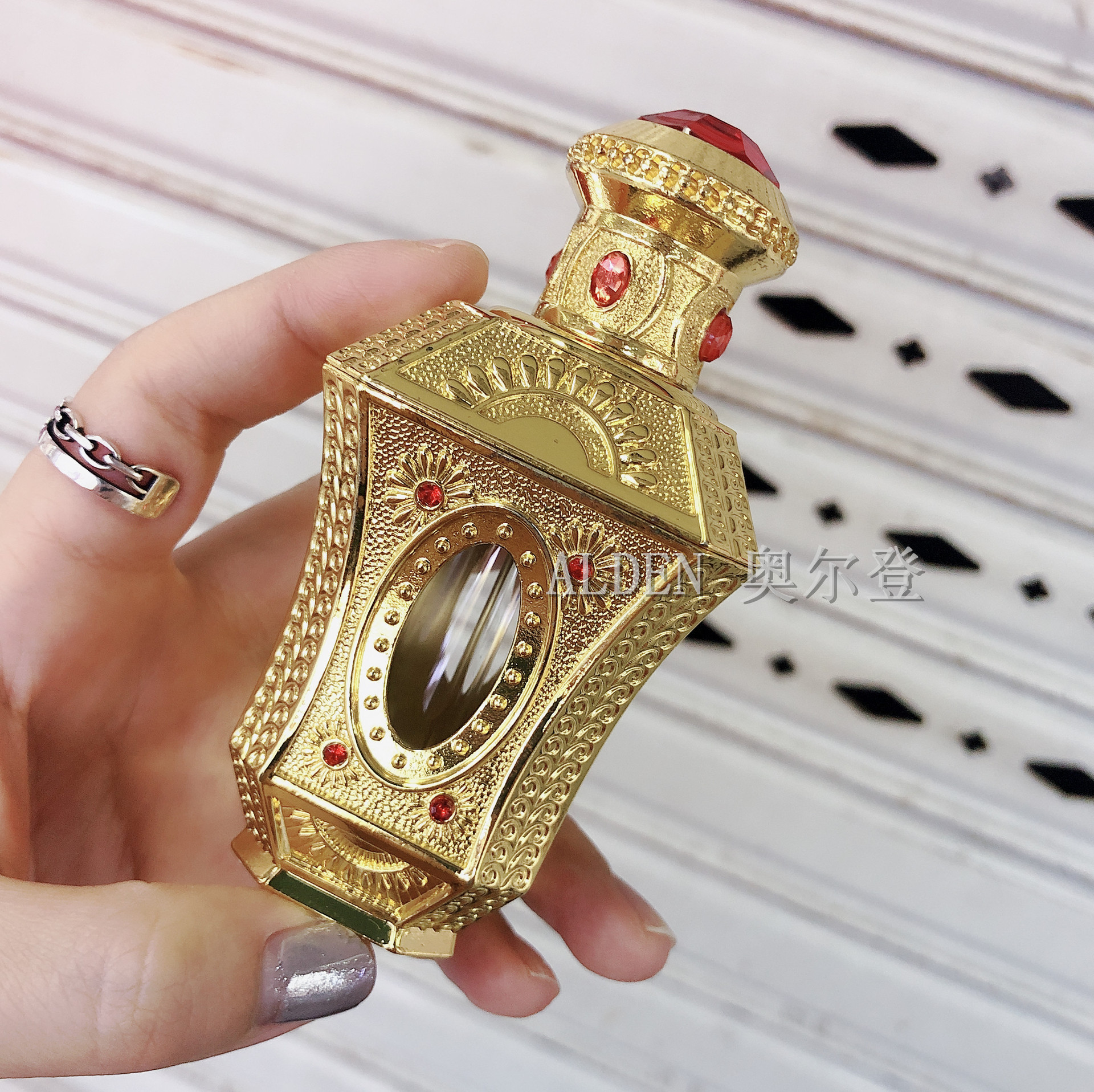 Dubai Black Opium perfume, Arab-style metal essence bottle, Dubai essential oil bottle manufacturer custom-made empty bottles