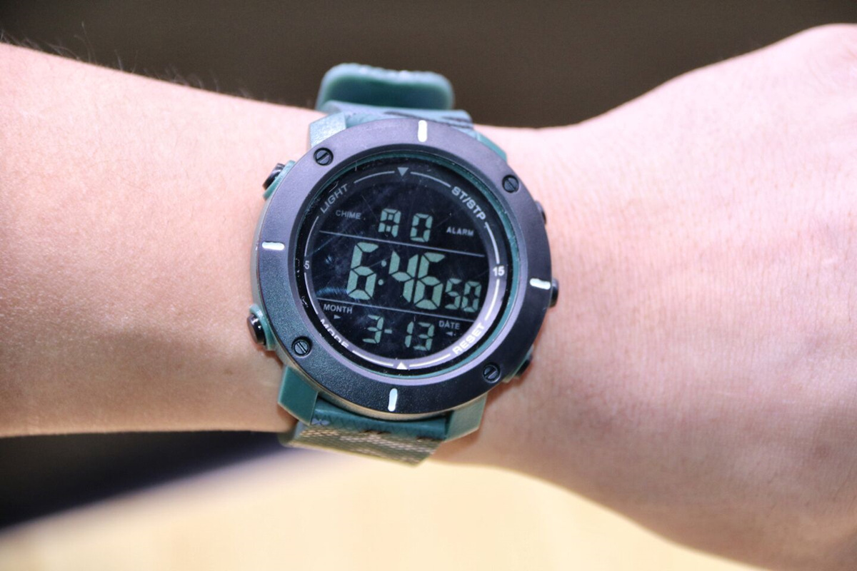 Manufacturers direct 1302 camouflage fashion outdoor sports waterproof men's watch multi-functional student electronic watch