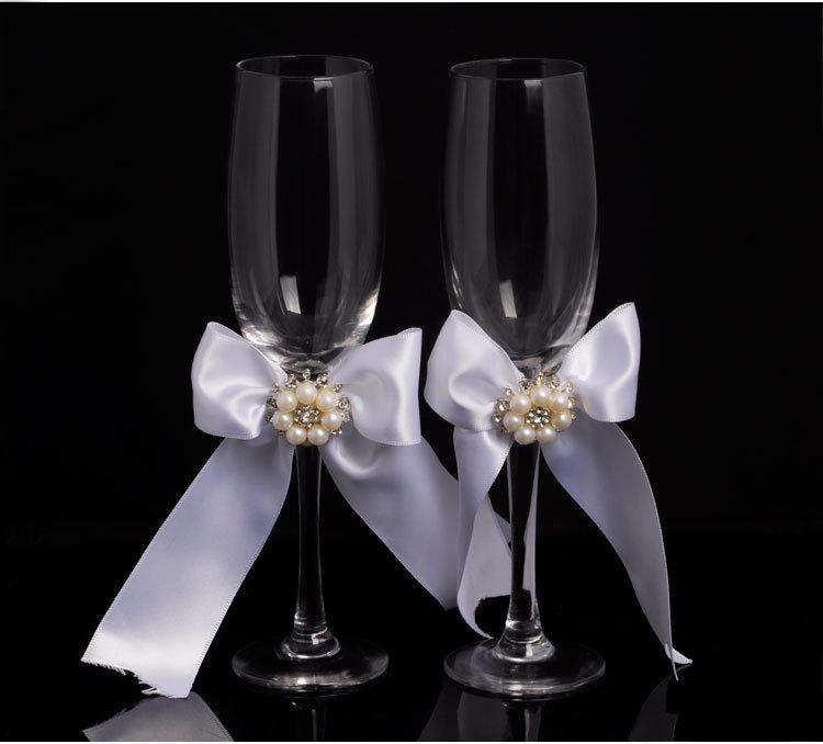 Wedding products: Western-style creative wedding flower basket rings, pillowcase set, sign-in book, sign-in pen, wine glass, knife and spatula, 6-piece set of wedding supplies undefined