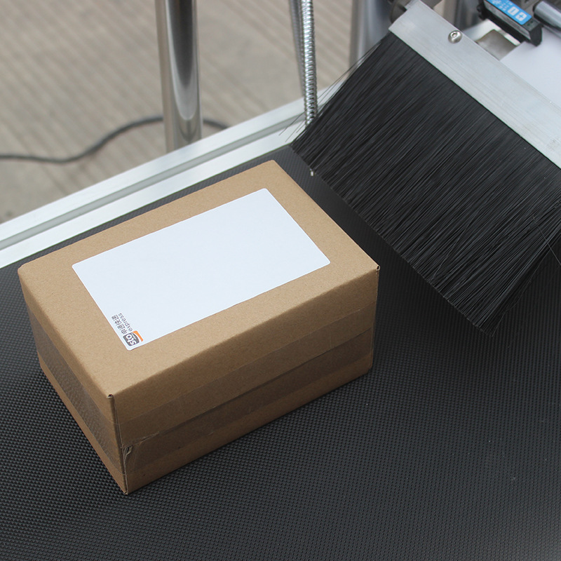 The automatic affixing machine for express packages, e-commerce best-selling cartons, sealing and packaging all-in-one machine, affixing labels and barcodes Application Scenario