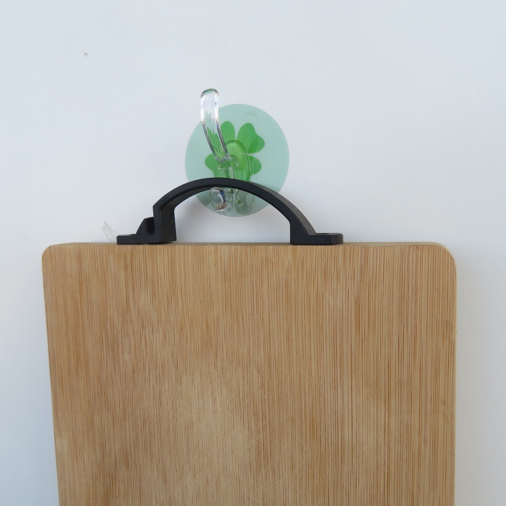 The scratch-free, strong 6.5 cm removable adhesive pattern coat hook is washable and reusable without deformation. The hook is sticky Application Scenario