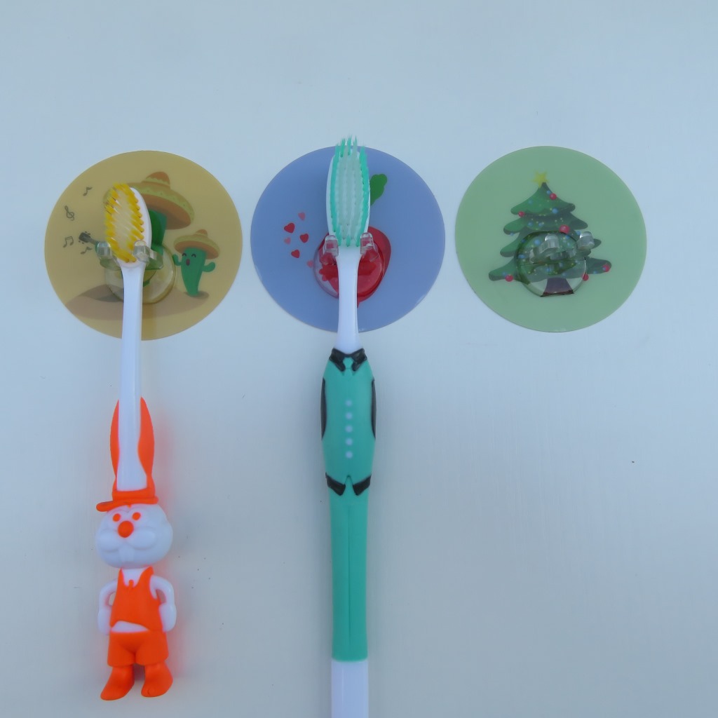 The 6.5-centimeter removable rubber toothbrush holder, with a creative pattern, will not deform or leave marks after being washed and reused repeatedly Specification drawing
