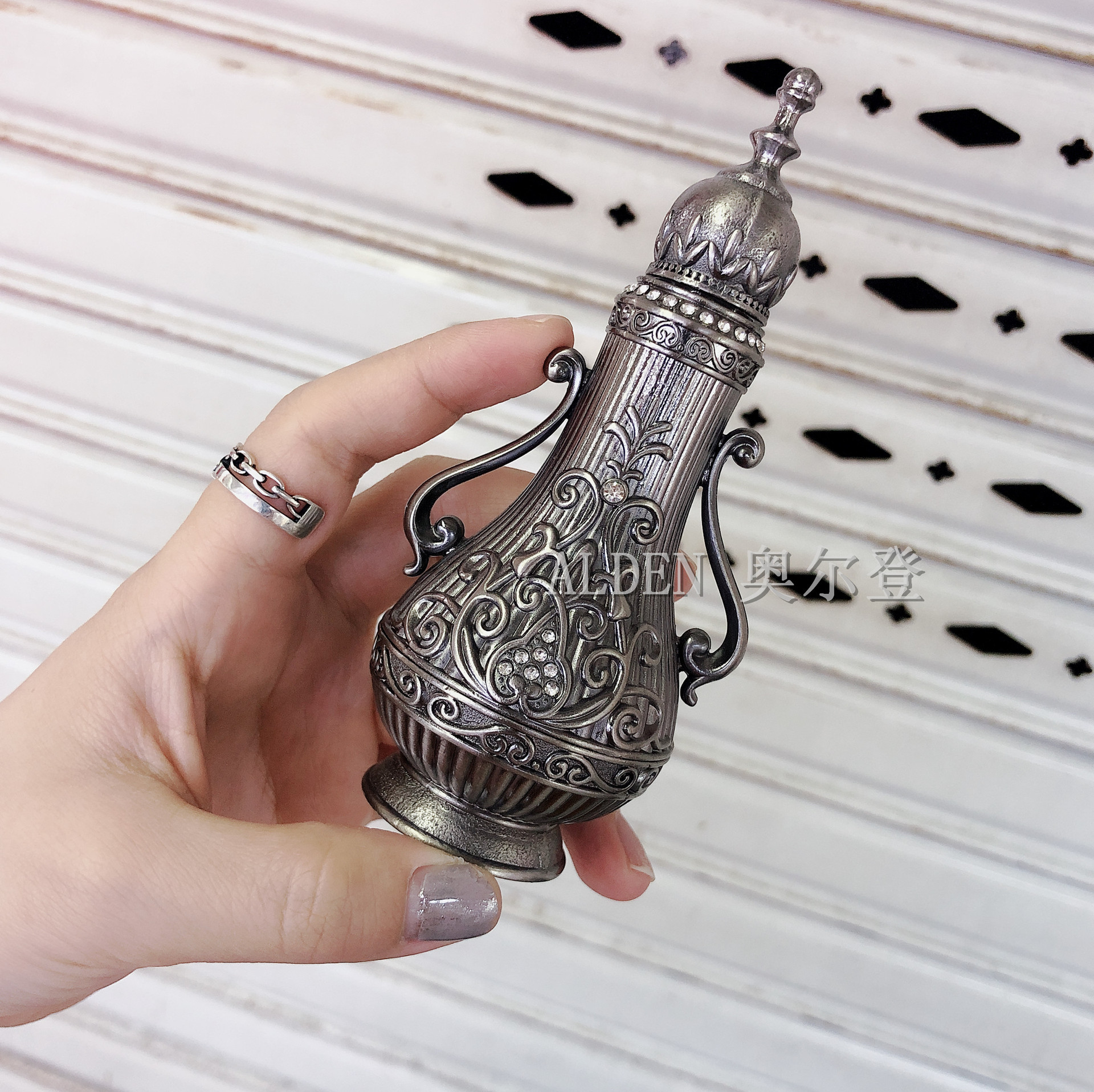 Factory direct sales, in stock, colors can be customized, the same style as Dubai, bronze-colored perfume bottles, essential oil bottles, and empty cosmetic bottles
