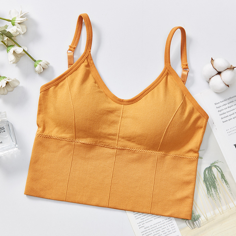 The same U-shaped beauty back-hugging, strapless and body-hugging yoga sports vest and women's halter bra as the Internet celebrity Kaka undefined