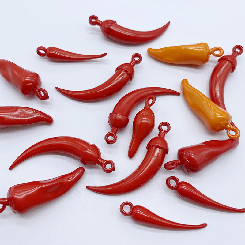 This is a diy beaded material of the same style as the popular acrylic hanging hole small chili pepper hundred-piece. The red color is used to make earrings