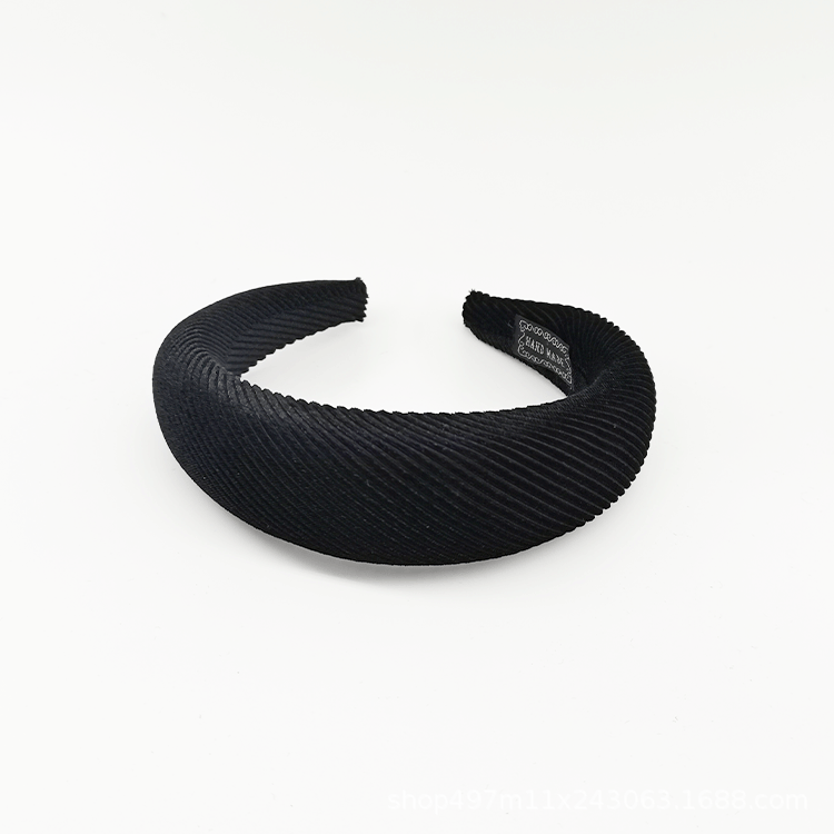 Europe And The United States Fashion 1.5Cm Thick Sponge Headband High-End Wide Edge Korean Velvet Twill Reed Hair Accessories Manufacturers Direct Sales Application Scenario