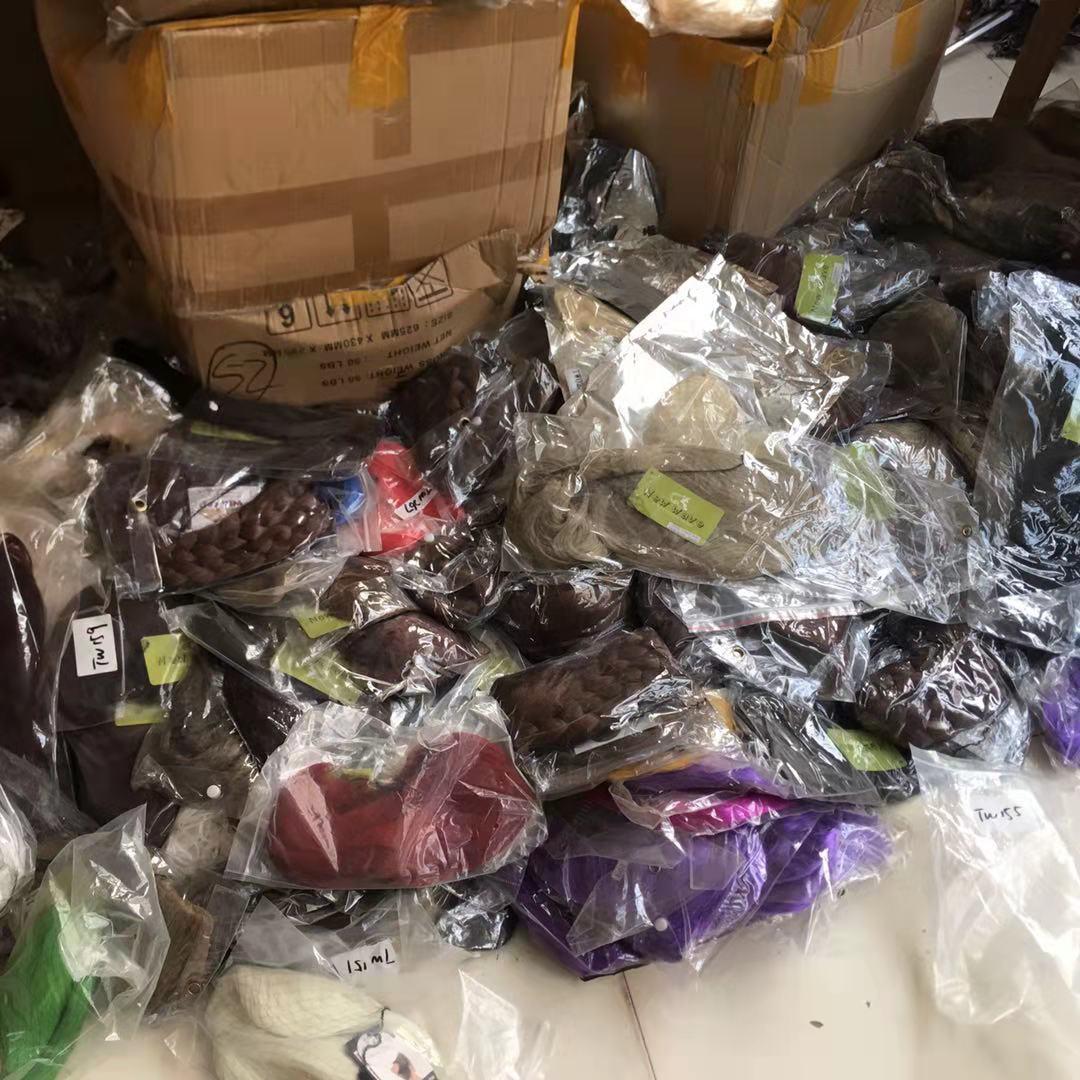 We are dealing with leftover orders of foreign trade wigs at low prices. We don't choose any style. All kinds of wigs in various styles and colors are on sale at a discount Application Scenario