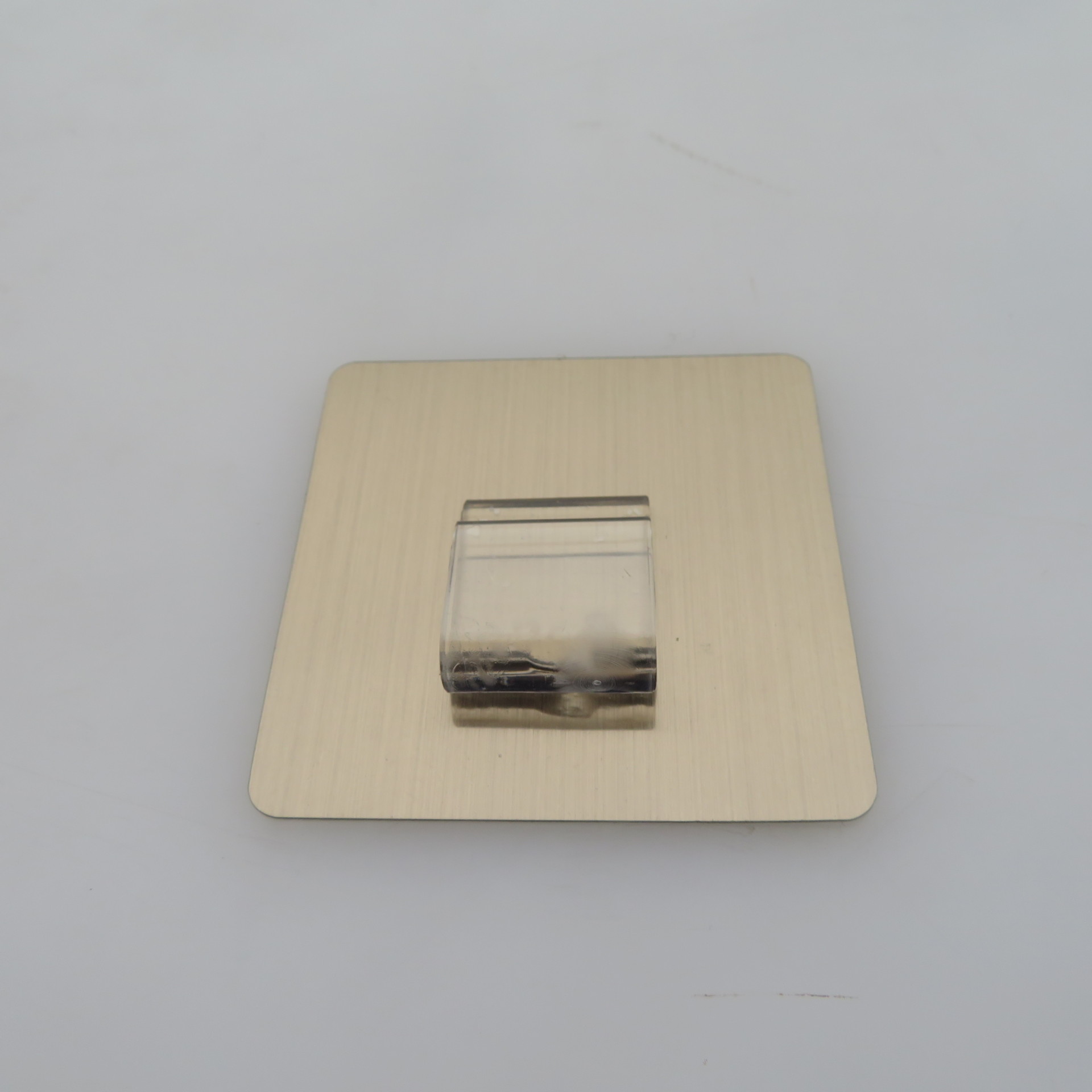 Seamless solid claw-buckle stainless steel storage rack, strong nail-free U-shaped card button universal patch ironwork hanging rack Application Scenario